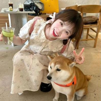 随盲柳入眠的女人